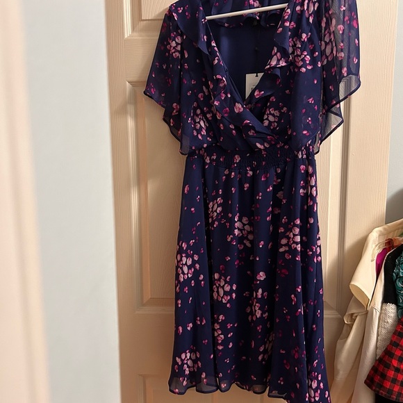 DKNY NWT 🎀host pick🎀 Floral-Print Flutter-Sleeve Smocked-Waist Dress size 12 - Picture 11 of 11